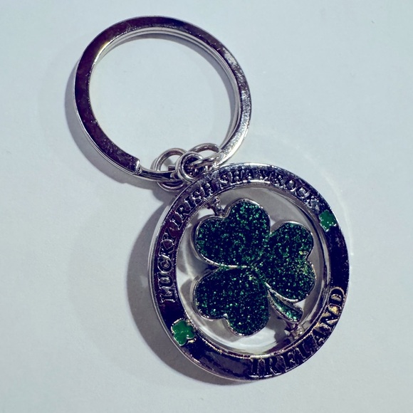 Lucky Irish Shamrock Spinning Keychain - Picture 1 of 2